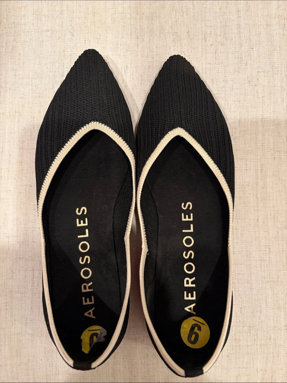 AEROSOLES Black Knit Pointed Flats with Cream Trim Size 9